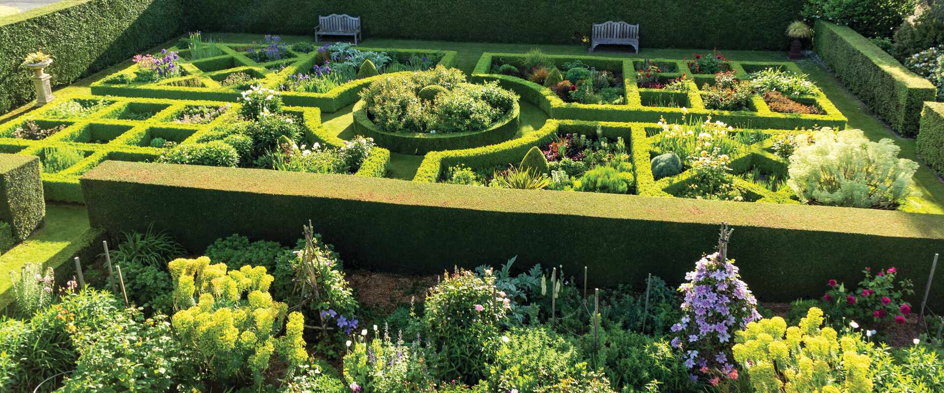 maze topiary herbs upton oaks garden blenheim, new zealand